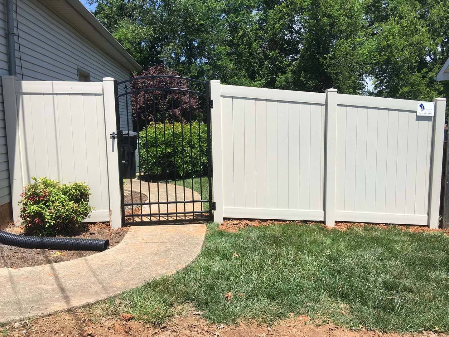 Photo of a Murfreesboro TN vinyl fence