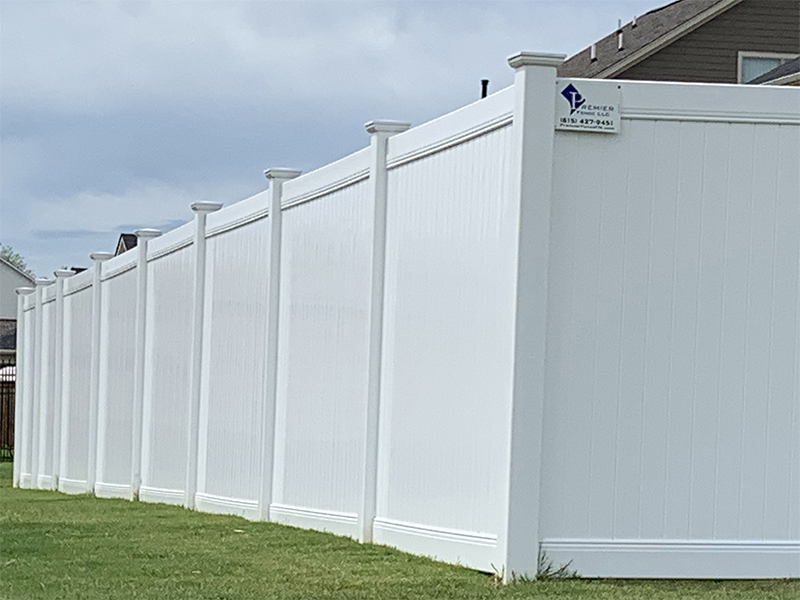 White vinyl fence company in Middle TN