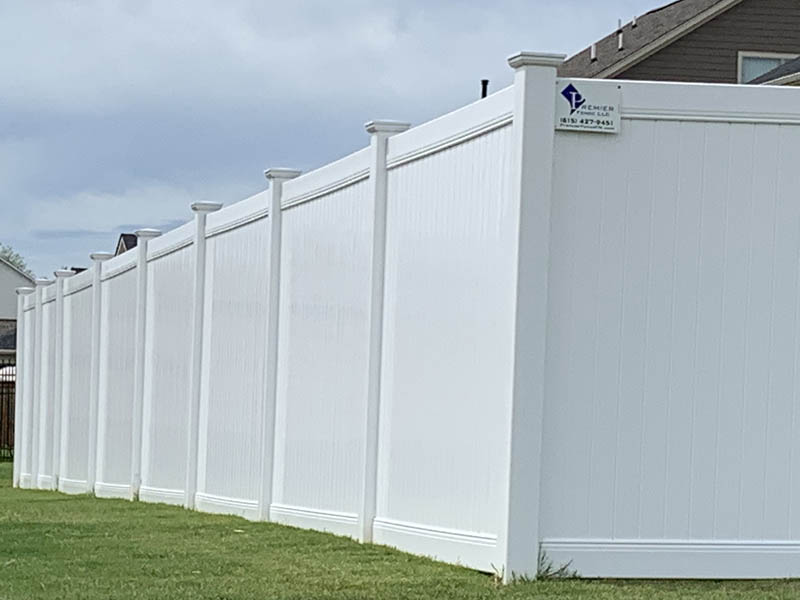 Vinyl fence options in the Columbia, Tennessee area.